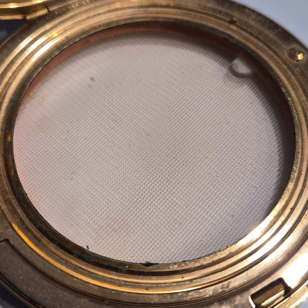 Vintage Stratton England Peacock Makeup Compact Red Lucite Hand Engraved - Picture 7 of 7